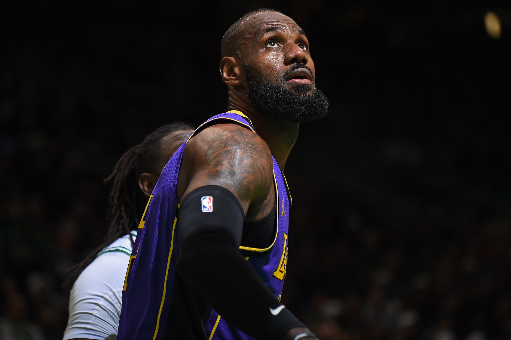 问鼎游戏-上海久事关键时刻远射贴柱，志在NBA常规赛名次提升，引发热议，球队文化再被提及的简单介绍