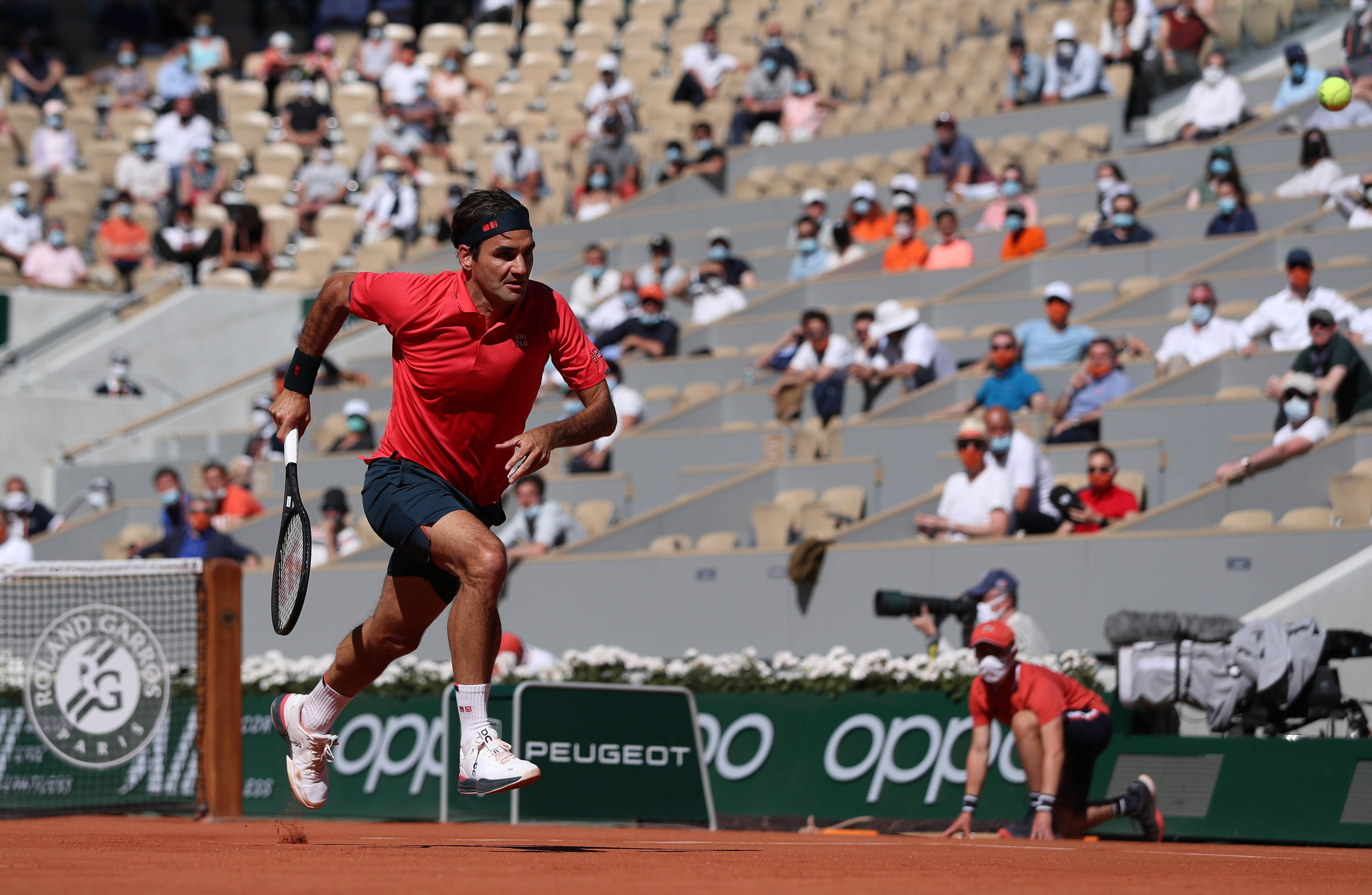 问鼎游戏-费德勒在利物浦比赛中战术调整，突破纪录引发热议！的简单介绍